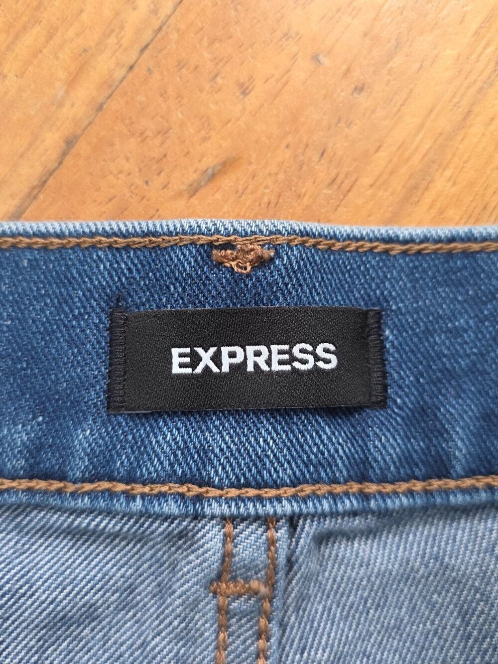 Express Modern Straight Super High Rise Ripped Jeans Size 6 Short - Picture 4 of 16